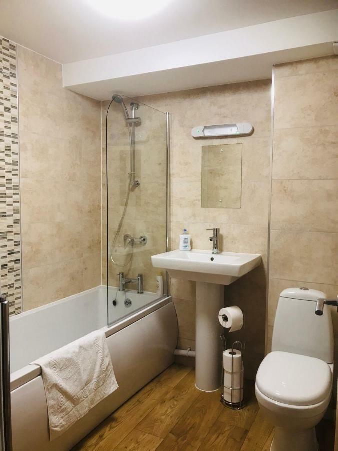 Beautiful Apartment,No 1, With Parking 일프러컴 외부 사진